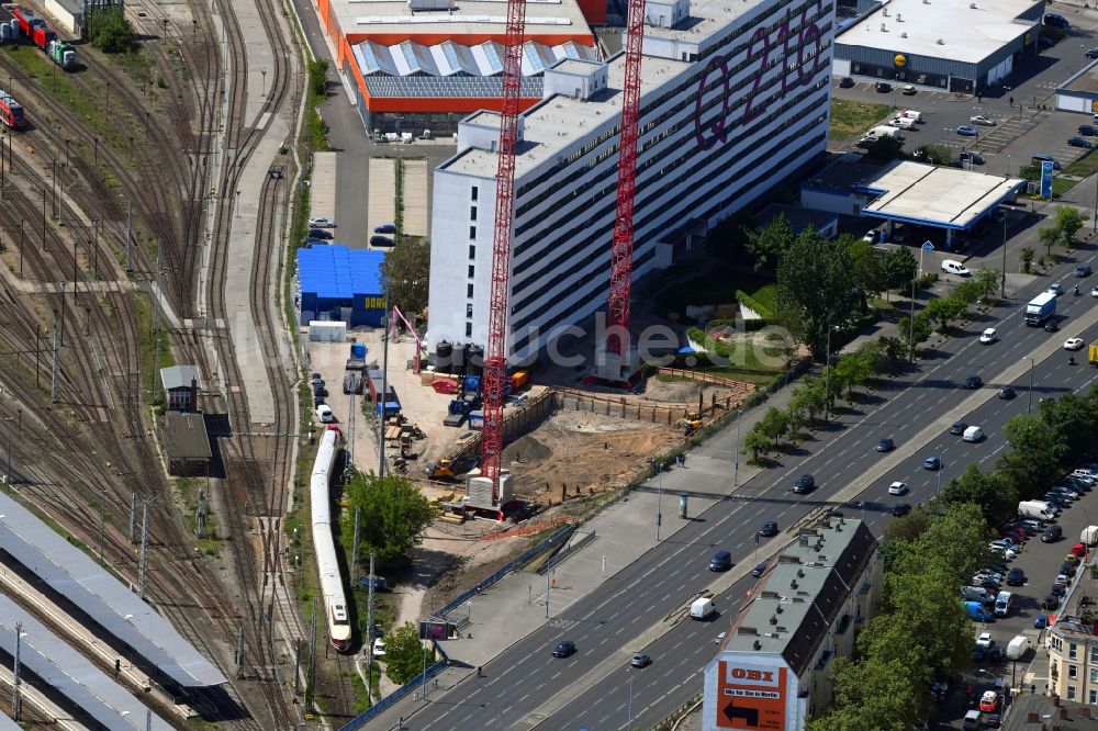 Berlin von oben - Baustelle zum Neubau des Hochhaus- Gebäudekomplexes Q218 im Ortsteil Lichtenberg in Berlin, Deutschland