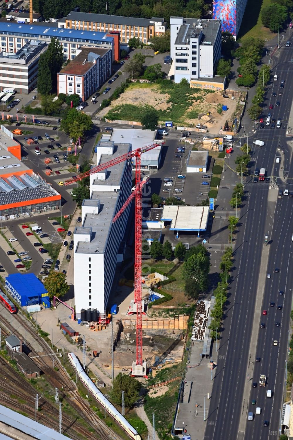 Luftbild Berlin - Baustelle zum Neubau des Hochhaus- Gebäudekomplexes Q218 im Ortsteil Lichtenberg in Berlin, Deutschland