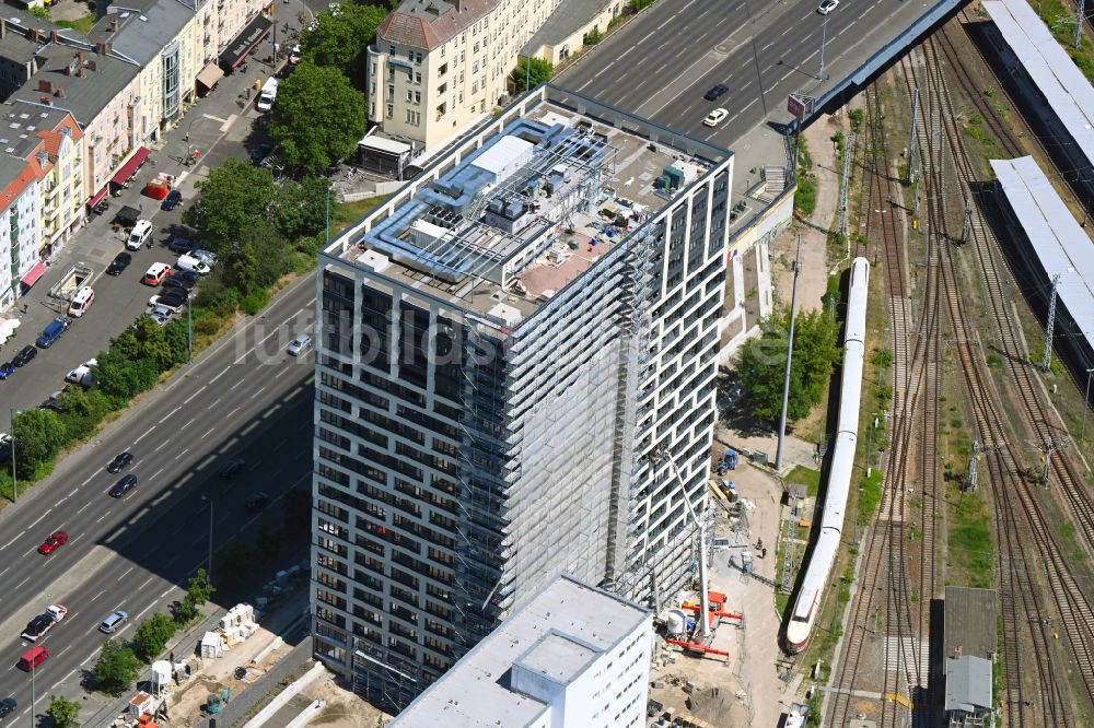 Berlin von oben - Baustelle zum Neubau des Hochhaus- Gebäudekomplexes Q218 im Ortsteil Lichtenberg in Berlin, Deutschland