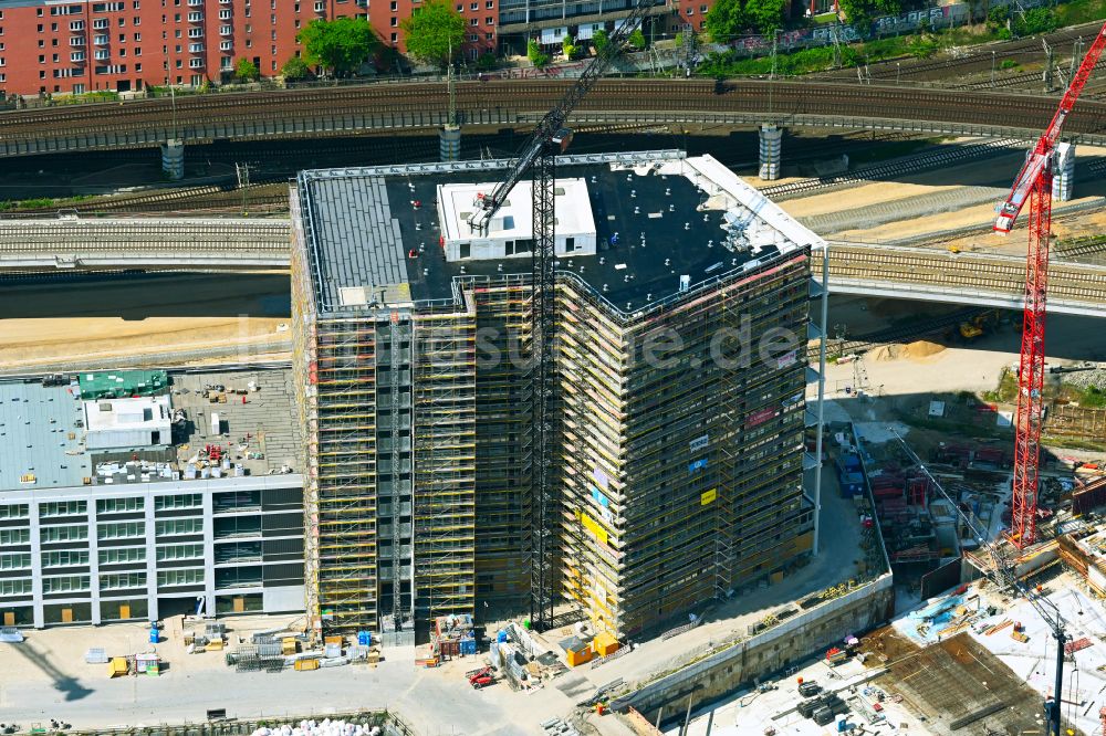 Berlin aus der Vogelperspektive: Baustelle zum Neubau des Hochhaus- Gebäudekomplexes Upbeat im Ortsteil Moabit in Berlin, Deutschland