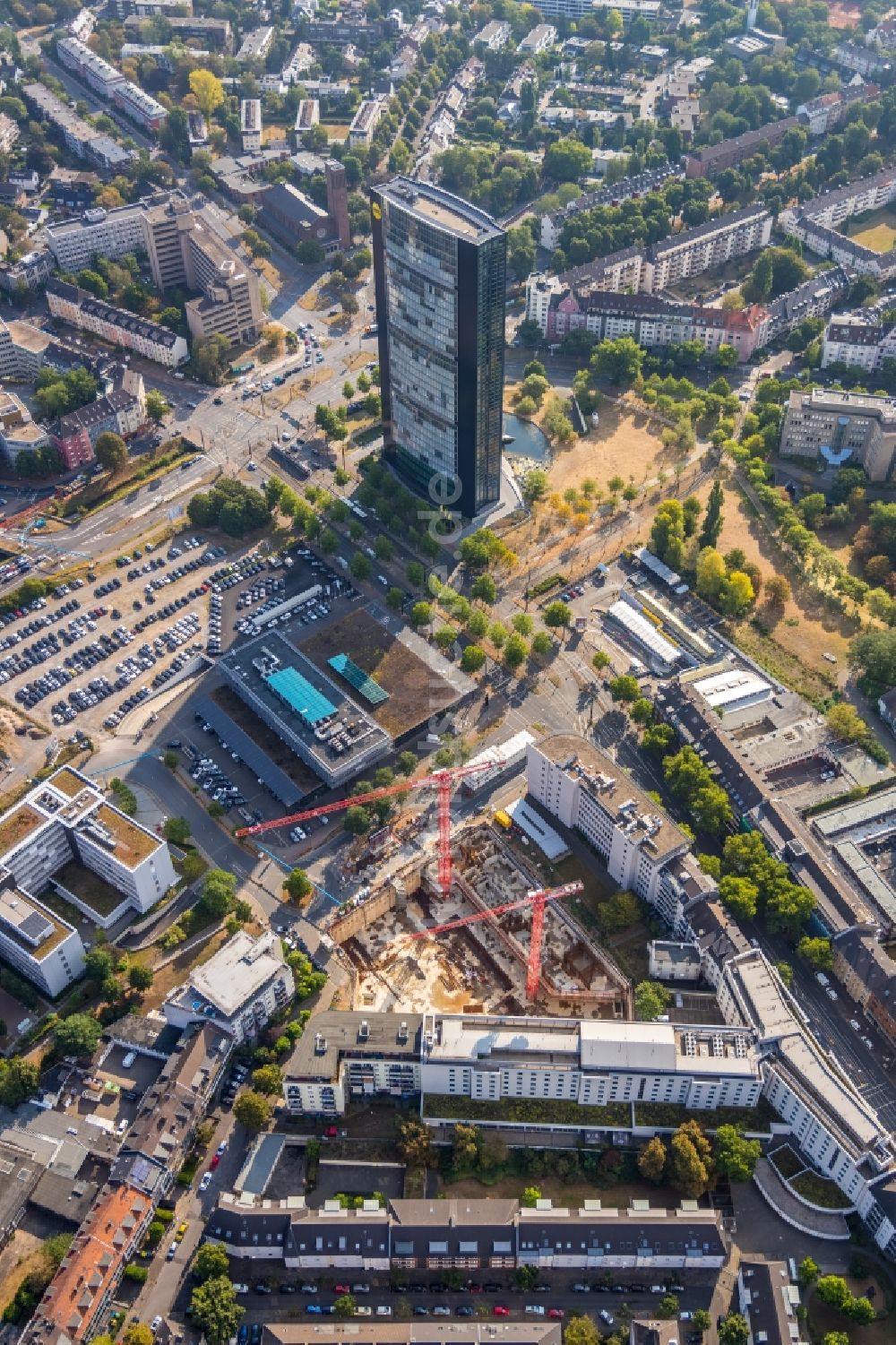 Düsseldorf von oben - Baustelle zum Neubau des Hochhaus- Gebäudekomplexes des UpperNord Tower in Düsseldorf im Bundesland Nordrhein-Westfalen, Deutschland