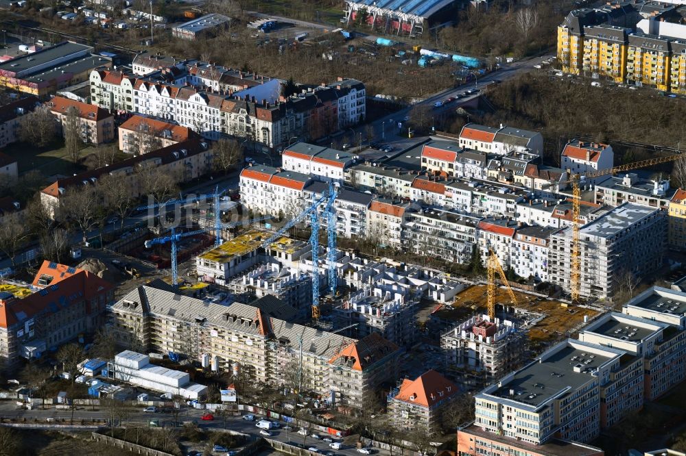 Luftaufnahme Berlin - Baustelle zum Neubau des Hochhaus- Gebäudekomplexes Wohnpark St. Marien im Ortsteil Neukölln in Berlin, Deutschland