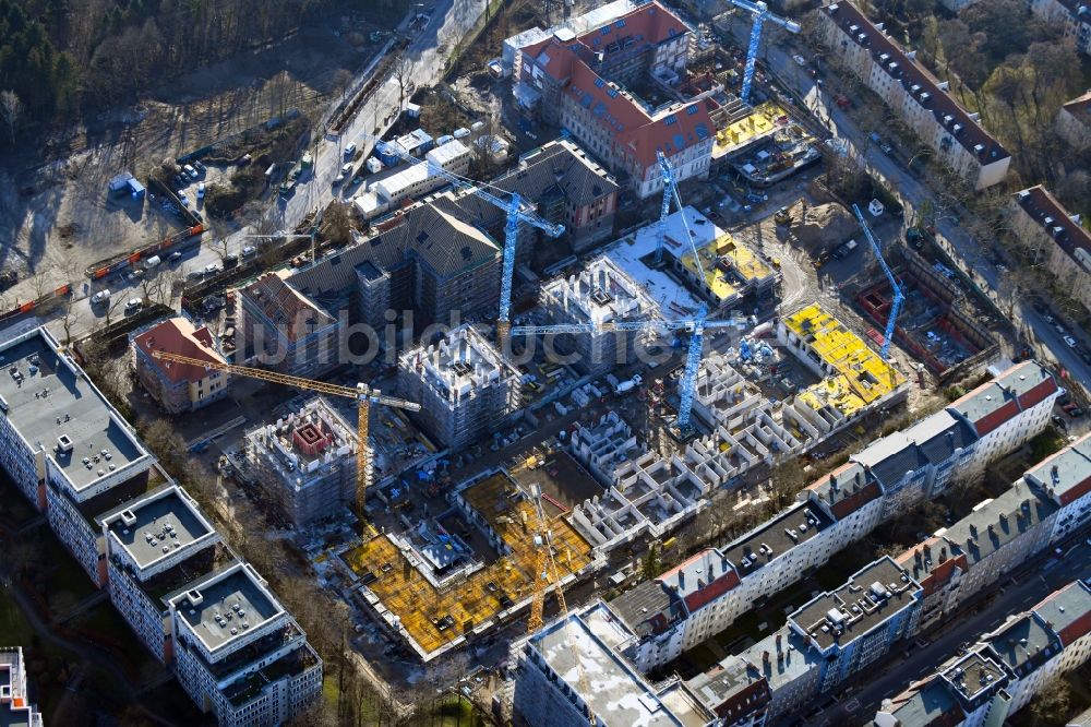 Luftaufnahme Berlin - Baustelle zum Neubau des Hochhaus- Gebäudekomplexes Wohnpark St. Marien im Ortsteil Neukölln in Berlin, Deutschland