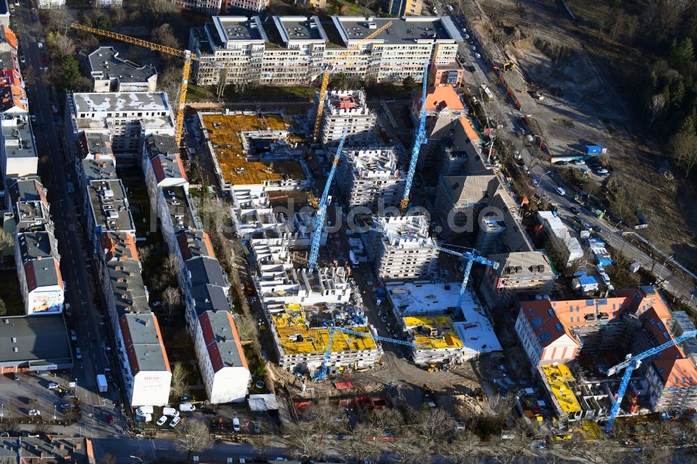 Berlin von oben - Baustelle zum Neubau des Hochhaus- Gebäudekomplexes Wohnpark St. Marien im Ortsteil Neukölln in Berlin, Deutschland