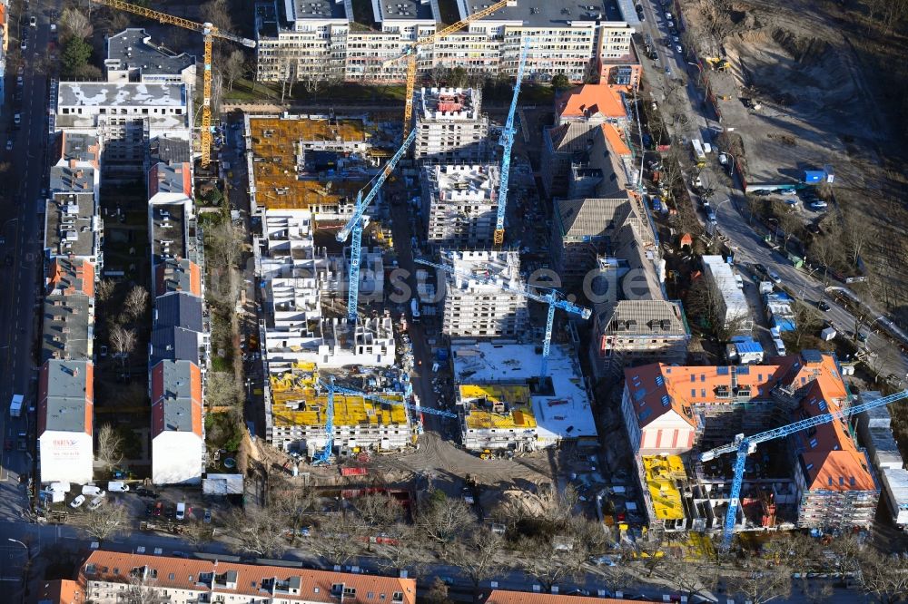 Berlin aus der Vogelperspektive: Baustelle zum Neubau des Hochhaus- Gebäudekomplexes Wohnpark St. Marien im Ortsteil Neukölln in Berlin, Deutschland