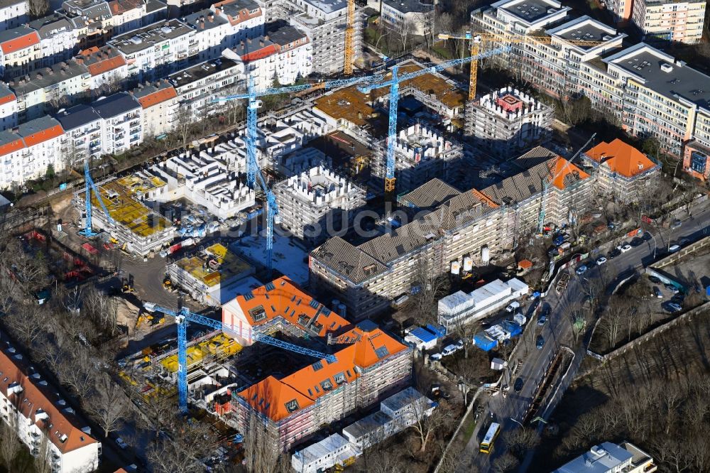 Berlin aus der Vogelperspektive: Baustelle zum Neubau des Hochhaus- Gebäudekomplexes Wohnpark St. Marien im Ortsteil Neukölln in Berlin, Deutschland