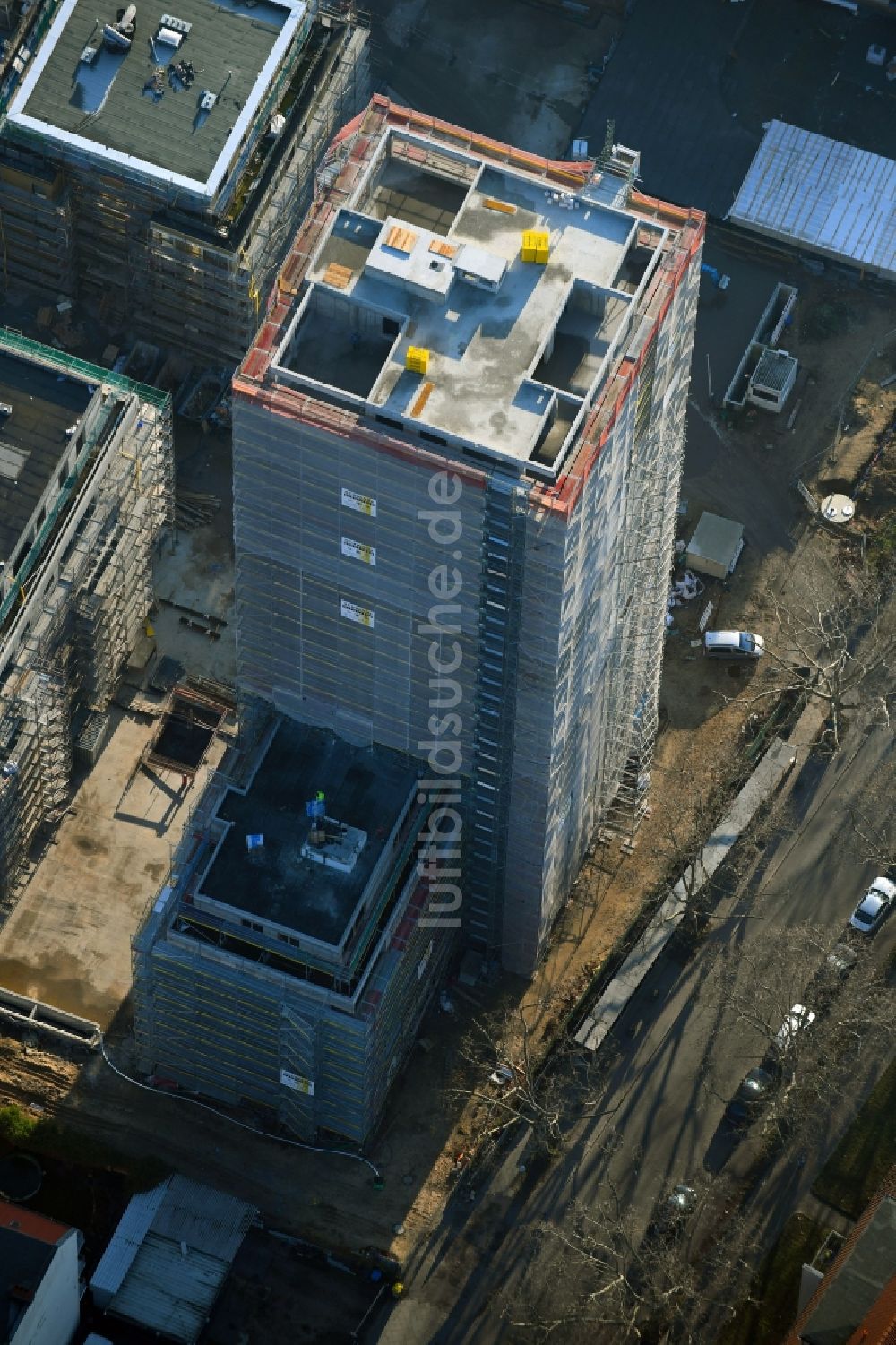 Berlin von oben - Baustelle zum Neubau des Hochhaus- Gebäudekomplexes Wohnpark St. Marien im Ortsteil Neukölln in Berlin, Deutschland