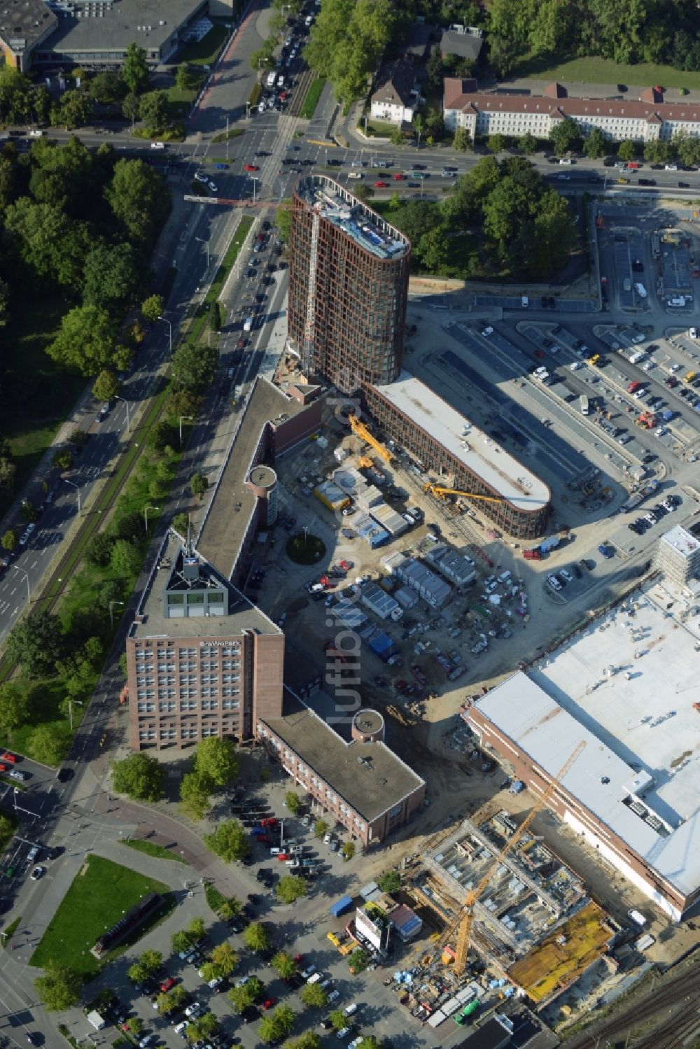 Luftaufnahme Braunschweig - Baustelle zum Neubau des Hochhauses am BRAWOPARK der Volksbank in Braunschweig im Bundesland Niedersachsen