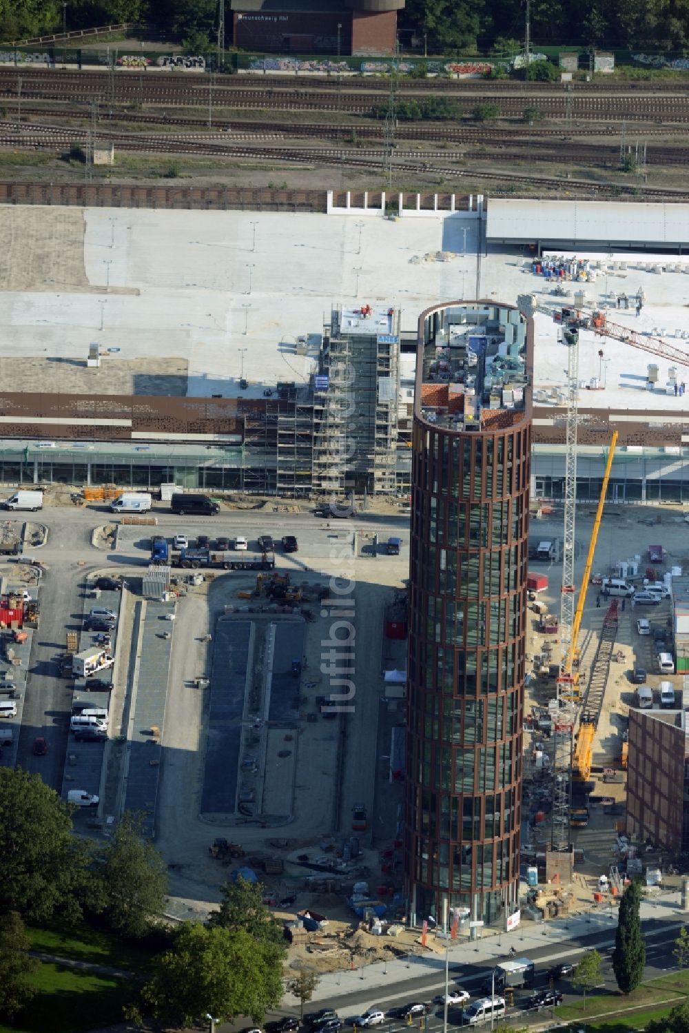 Luftbild Braunschweig - Baustelle zum Neubau des Hochhauses am BRAWOPARK der Volksbank in Braunschweig im Bundesland Niedersachsen