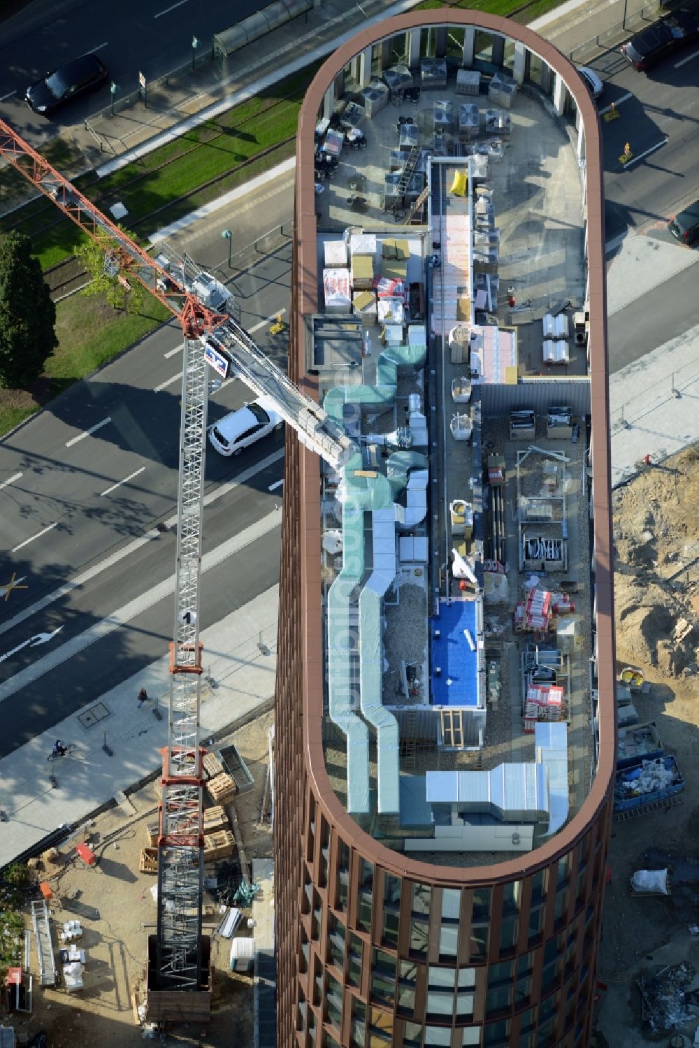 Braunschweig aus der Vogelperspektive: Baustelle zum Neubau des Hochhauses am BRAWOPARK der Volksbank in Braunschweig im Bundesland Niedersachsen