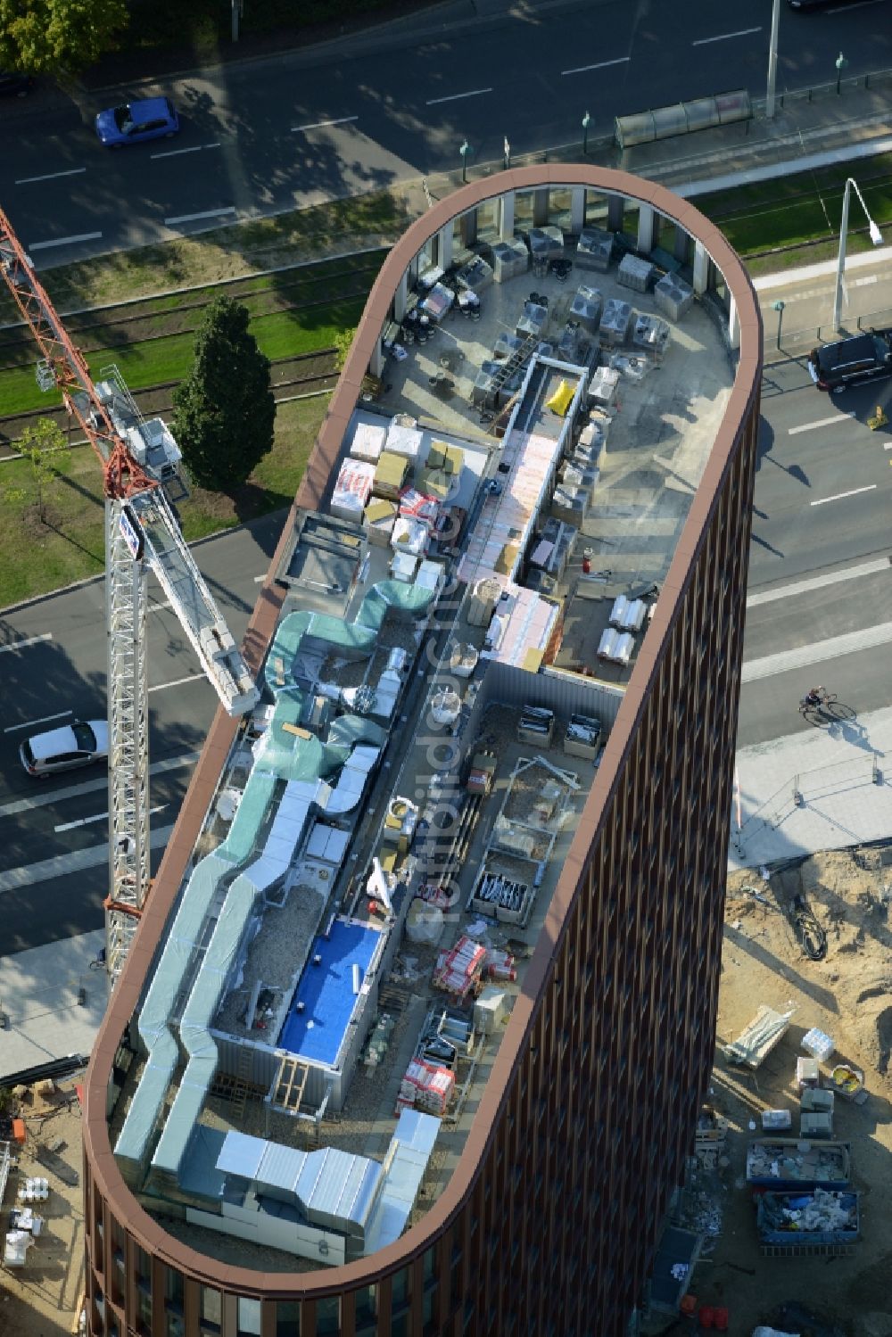 Luftbild Braunschweig - Baustelle zum Neubau des Hochhauses am BRAWOPARK der Volksbank in Braunschweig im Bundesland Niedersachsen