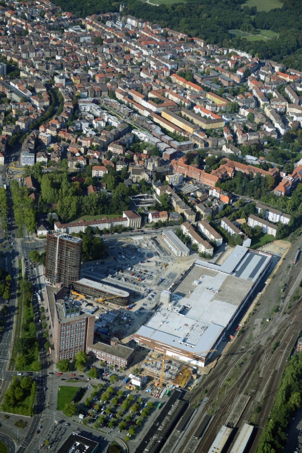 Braunschweig von oben - Baustelle zum Neubau des Hochhauses am BRAWOPARK der Volksbank in Braunschweig im Bundesland Niedersachsen