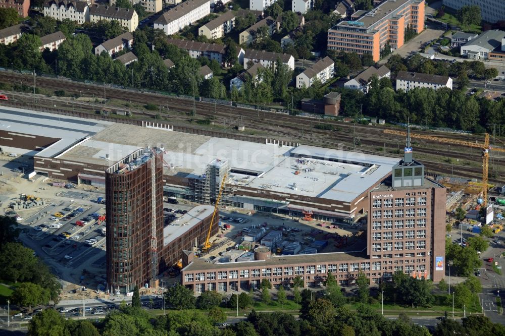 Braunschweig aus der Vogelperspektive: Baustelle zum Neubau des Hochhauses am BRAWOPARK der Volksbank in Braunschweig im Bundesland Niedersachsen