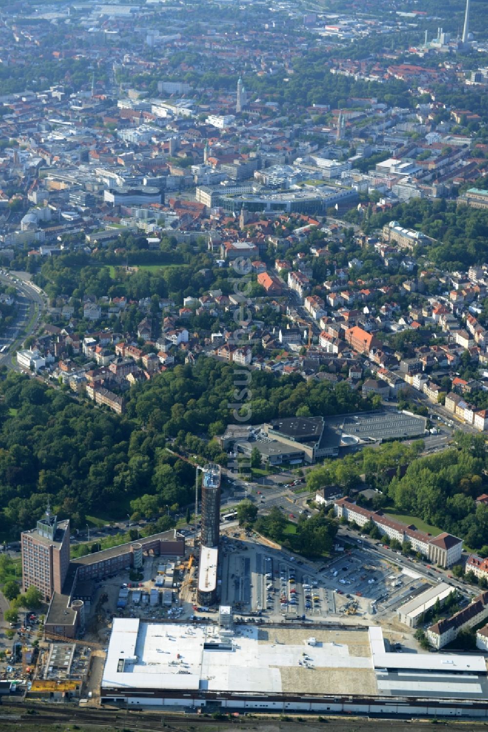 Braunschweig aus der Vogelperspektive: Baustelle zum Neubau des Hochhauses am BRAWOPARK der Volksbank in Braunschweig im Bundesland Niedersachsen