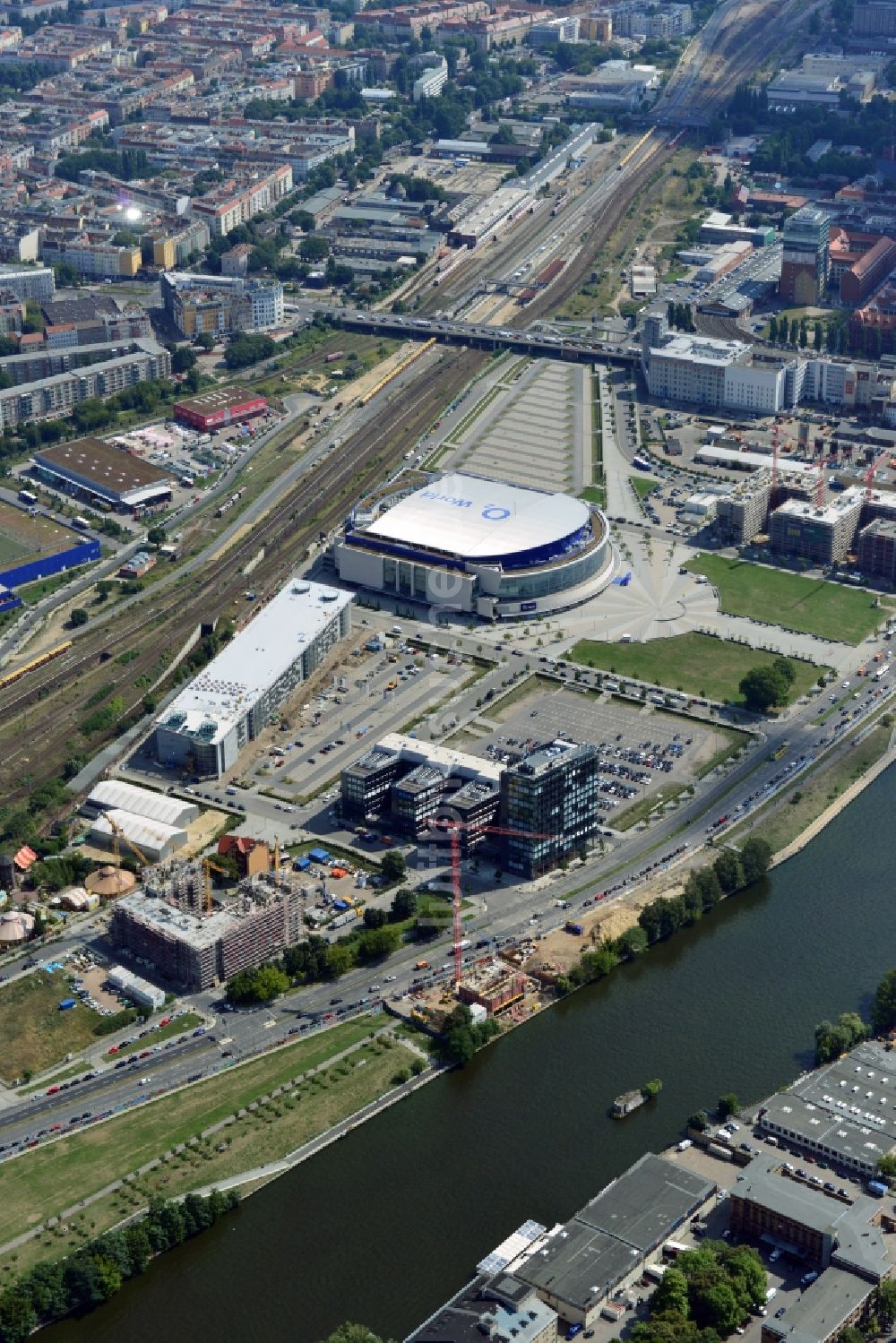 Luftbild Berlin - Baustelle zum Neubau eines Hotel- und Bürocampus auf dem Anschutz Areal im Ortsteil Friedrichshain in Berlin