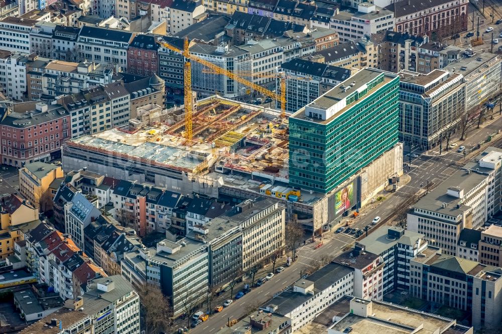 Luftaufnahme Düsseldorf - Baustelle zum Neubau Hotel „The Crown“ an der Graf-Adolf-Straße - Berliner Allee in Düsseldorf im Bundesland Nordrhein-Westfalen