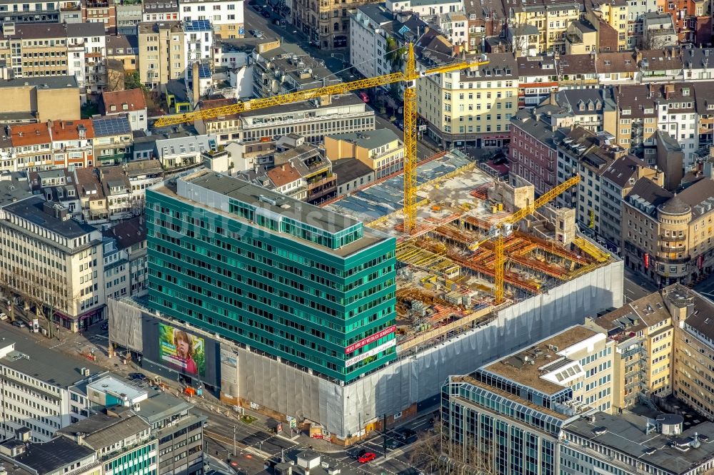 Düsseldorf aus der Vogelperspektive: Baustelle zum Neubau Hotel „The Crown“ an der Graf-Adolf-Straße - Berliner Allee in Düsseldorf im Bundesland Nordrhein-Westfalen