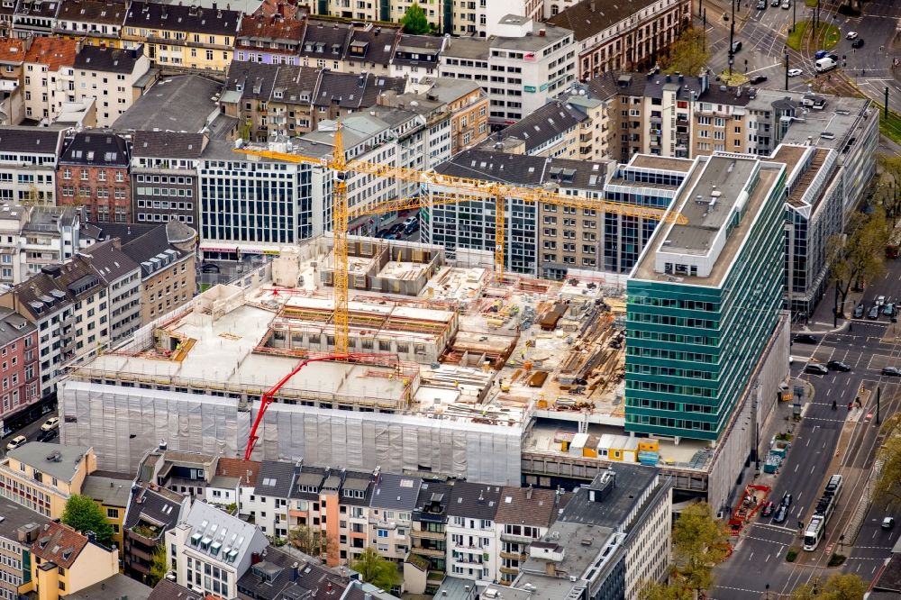 Luftaufnahme Düsseldorf - Baustelle zum Neubau Hotel „The Crown“ an der Graf-Adolf-Straße - Berliner Allee in Düsseldorf im Bundesland Nordrhein-Westfalen