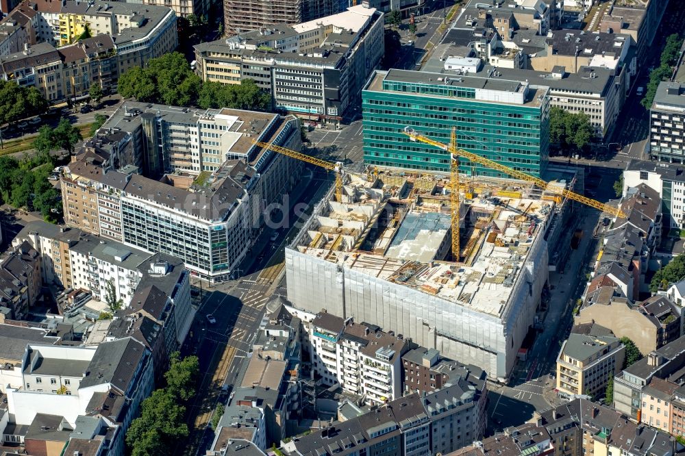 Düsseldorf von oben - Baustelle zum Neubau Hotel „The Crown“ an der Graf-Adolf-Straße - Berliner Allee in Düsseldorf im Bundesland Nordrhein-Westfalen