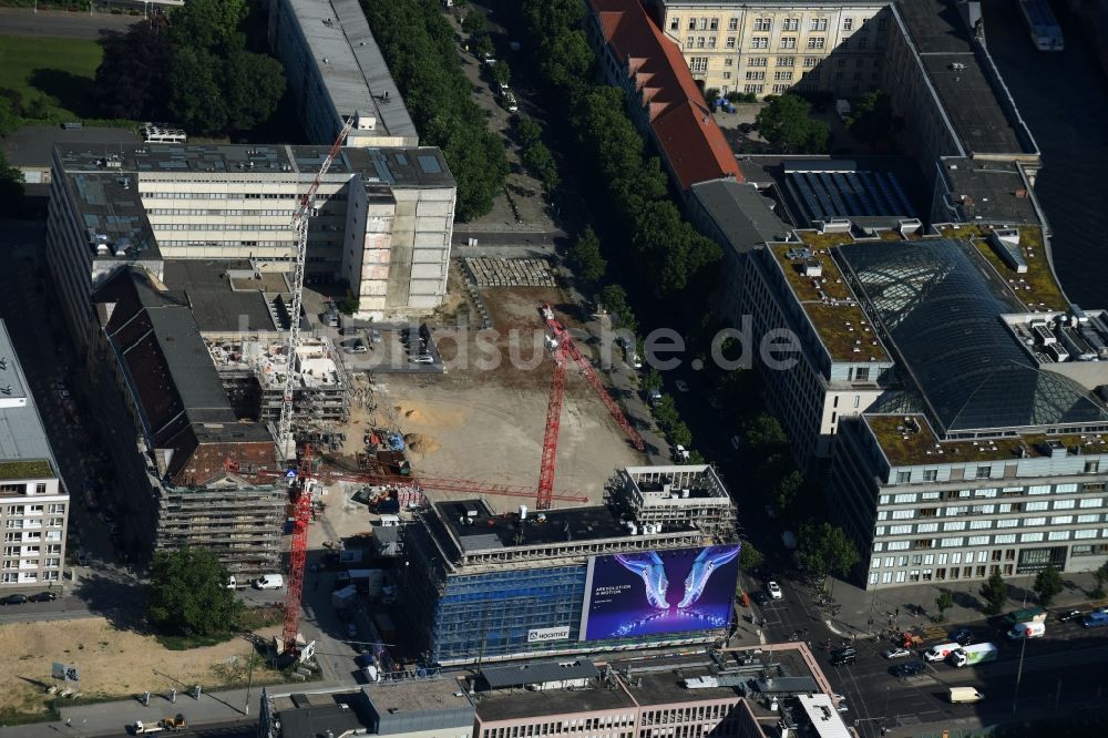 Berlin aus der Vogelperspektive: Baustelle zum Neubau Hotel am Petriplatz in Berlin