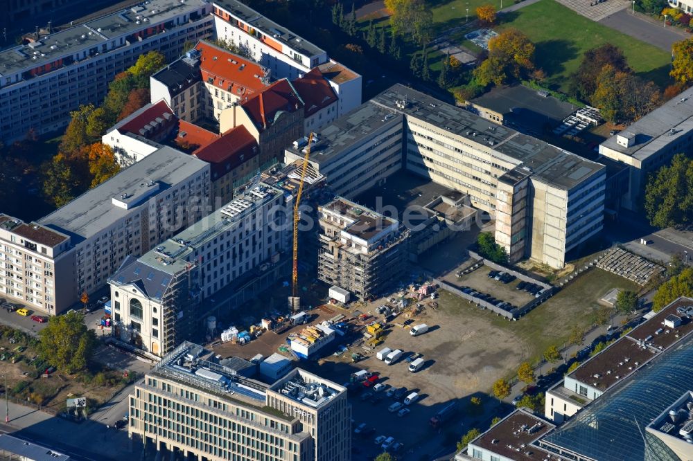 Berlin von oben - Baustelle zum Neubau Hotel am Petriplatz in Berlin