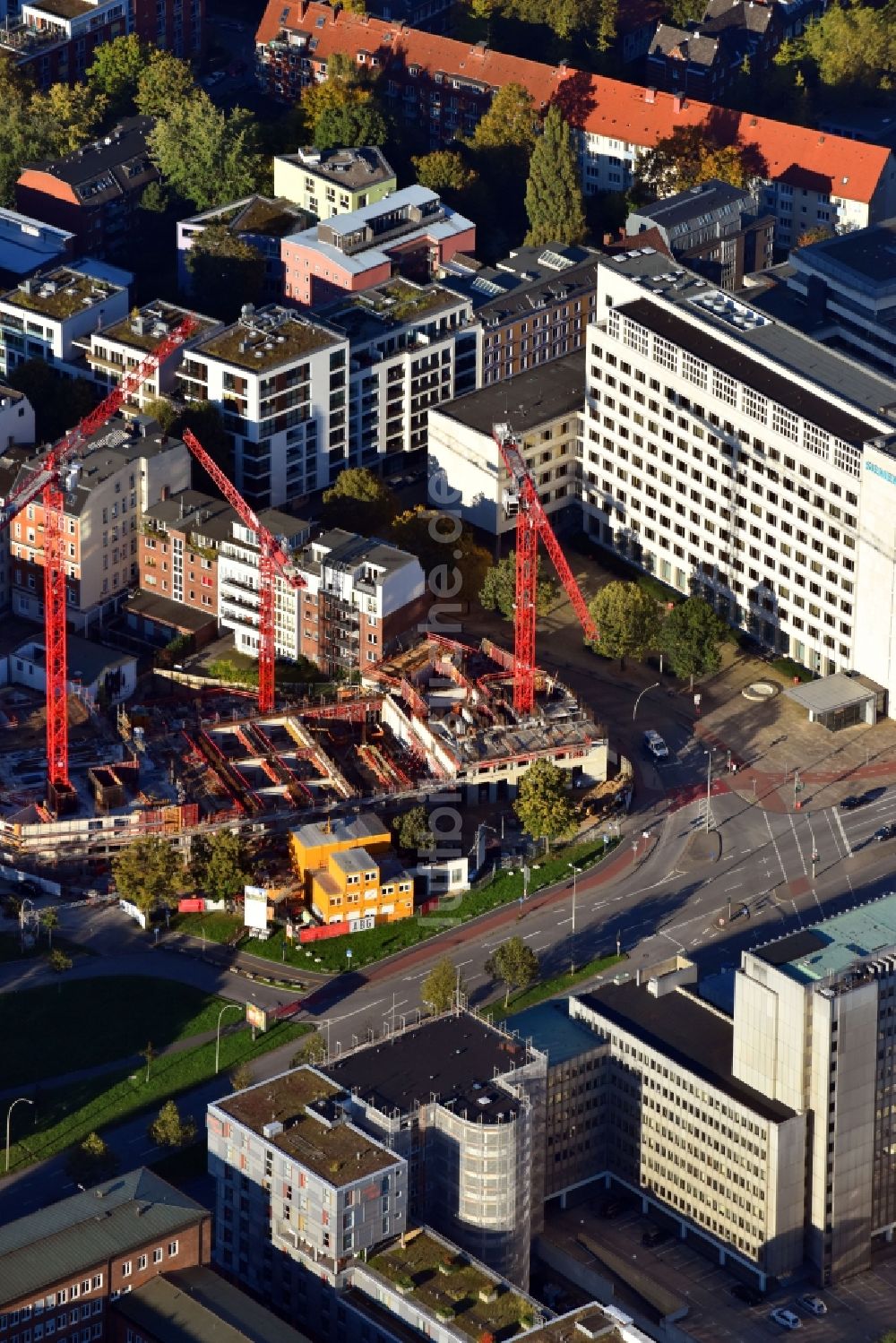 Hamburg aus der Vogelperspektive: Baustelle zum Neubau der Hotelanlage Adenauerallee Ecke Lindenstraße im Ortsteil St. Georg in Hamburg, Deutschland