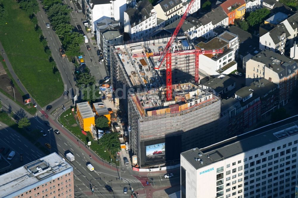 Hamburg aus der Vogelperspektive: Baustelle zum Neubau der Hotelanlage Adenauerallee Ecke Lindenstraße im Ortsteil St. Georg in Hamburg, Deutschland