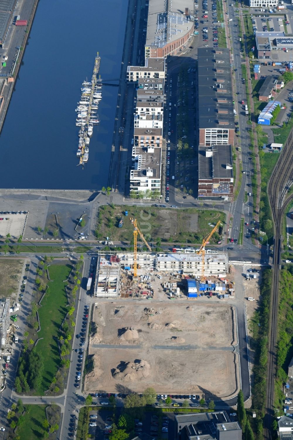 Bremen von oben - Baustelle zum Neubau einer Hotelanlage in Bremen, Deutschland