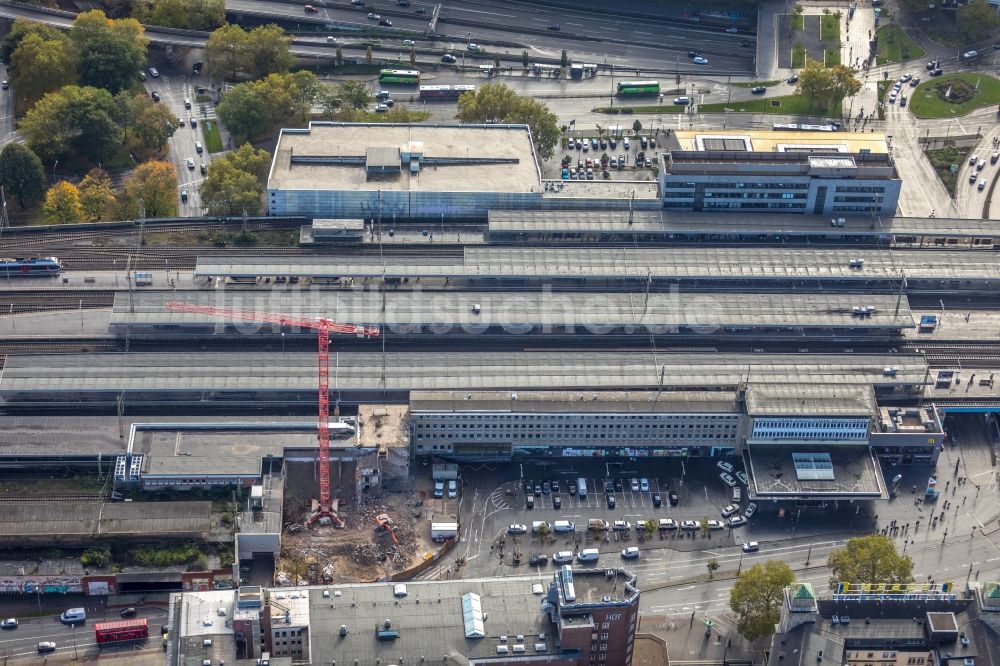 Luftaufnahme Essen - Baustelle zum Neubau der Hotelanlage am Hauptbahnhof in Essen im Bundesland Nordrhein-Westfalen, Deutschland