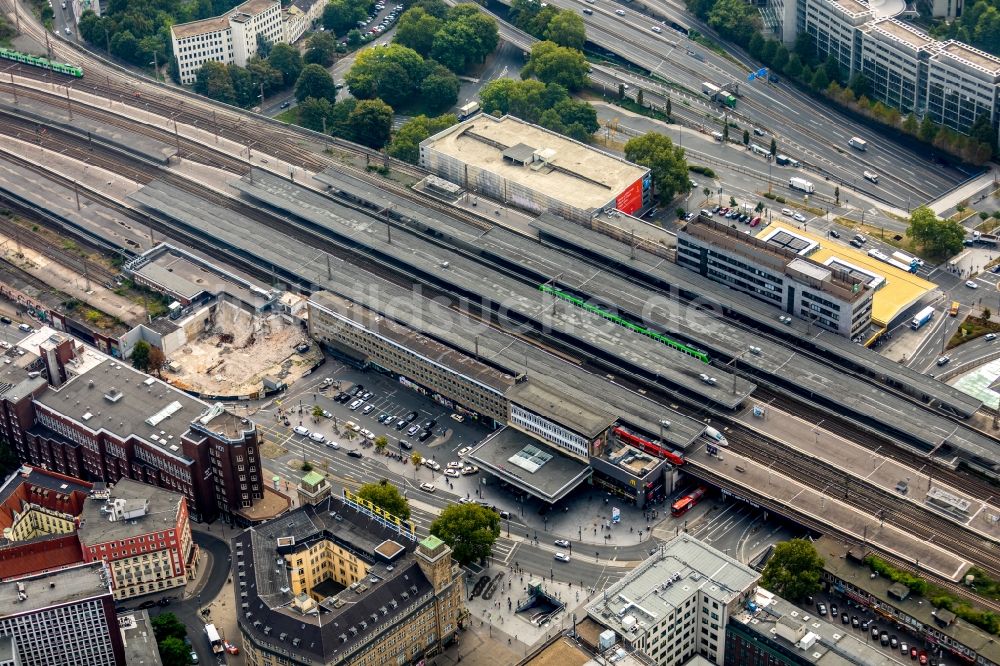 Luftaufnahme Essen - Baustelle zum Neubau der Hotelanlage am Hauptbahnhof in Essen im Bundesland Nordrhein-Westfalen, Deutschland