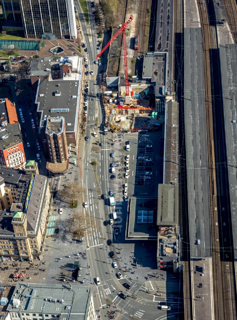 Essen aus der Vogelperspektive: Baustelle zum Neubau der Hotelanlage am Hauptbahnhof in Essen im Bundesland Nordrhein-Westfalen, Deutschland