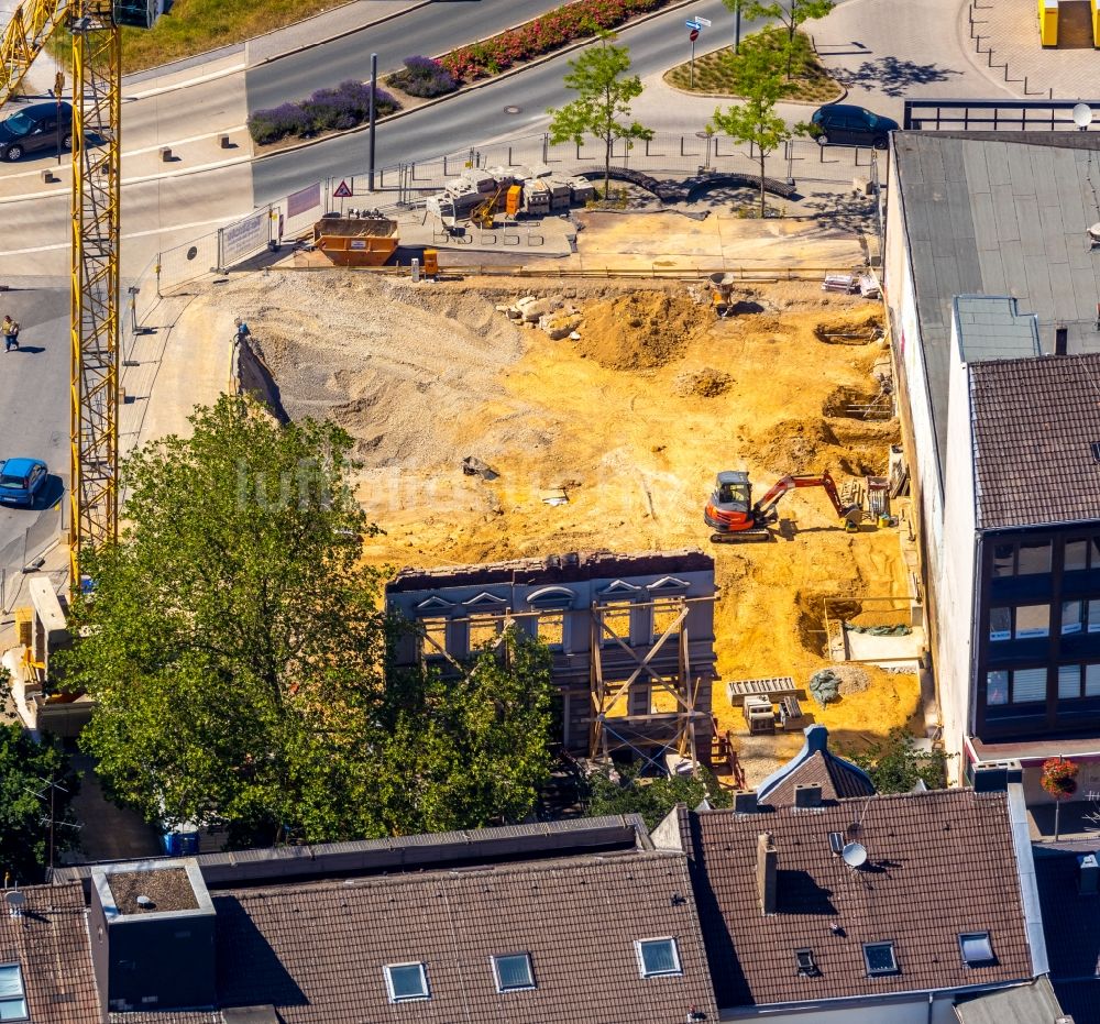 Heiligenhaus von oben - Baustelle zum Neubau der Hotelanlage an der Hauptstraße - Basildonplatz in Heiligenhaus im Bundesland Nordrhein-Westfalen, Deutschland