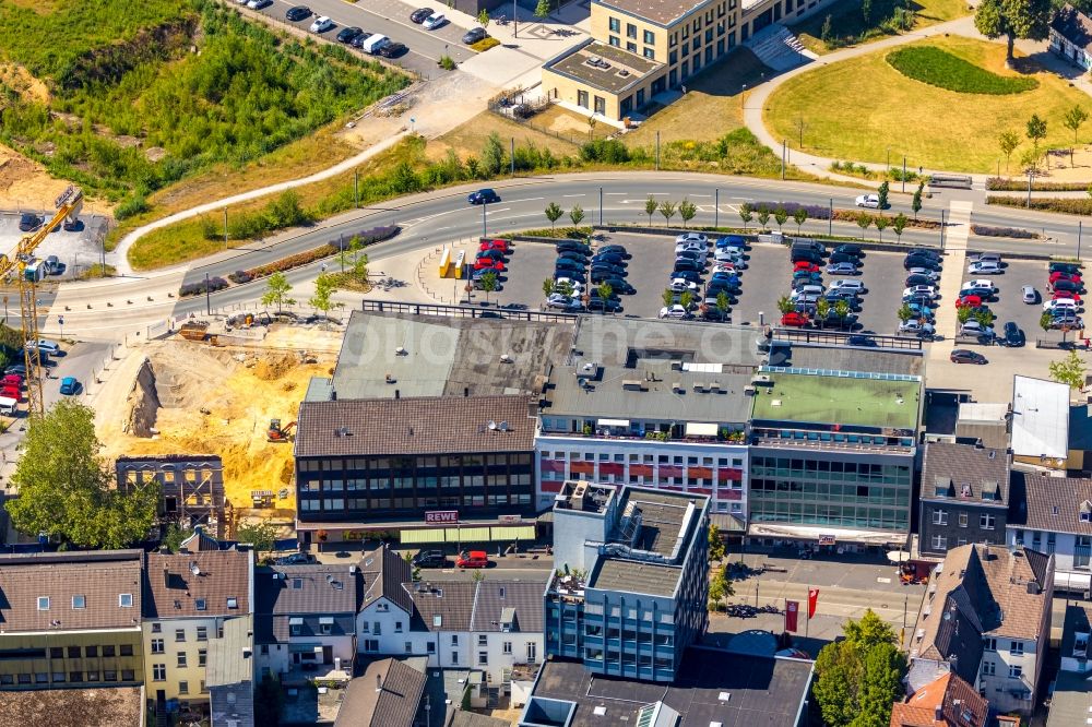 Heiligenhaus aus der Vogelperspektive: Baustelle zum Neubau der Hotelanlage an der Hauptstraße - Basildonplatz in Heiligenhaus im Bundesland Nordrhein-Westfalen, Deutschland