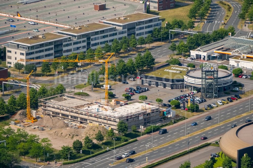 Oberhausen aus der Vogelperspektive: Baustelle zum Neubau der Hotelanlage Hotels Holiday Inn Express in Oberhausen zwischen Centroallee und Osterfelder Straße in Oberhausen im Bundesland Nordrhein-Westfalen, Deutschland