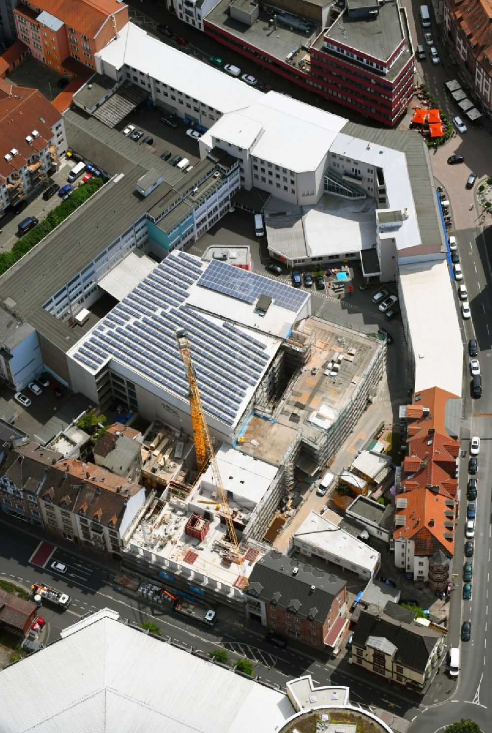 Aschaffenburg von oben - Baustelle zum Neubau der Hotelanlage Ibis Styles Hotels an der Elisenstraße im Ortsteil Innenstadt in Aschaffenburg im Bundesland Bayern, Deutschland