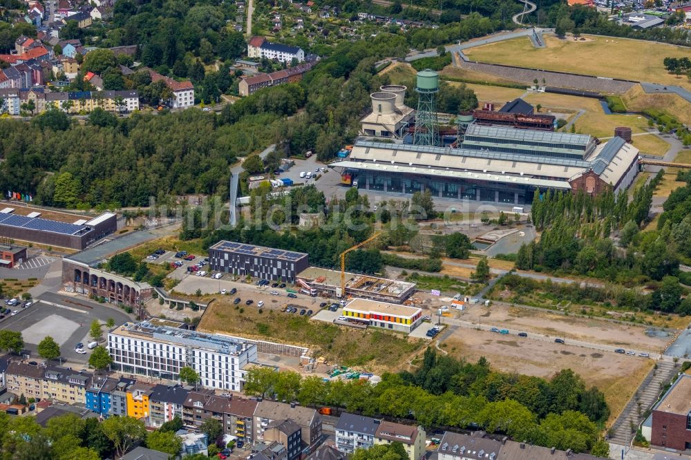 Bochum aus der Vogelperspektive: Baustelle zum Neubau der Hotelanlage an der Jahrhunderthalle Westpark im Ortsteil Stahlhausen in Bochum im Bundesland Nordrhein-Westfalen, Deutschland