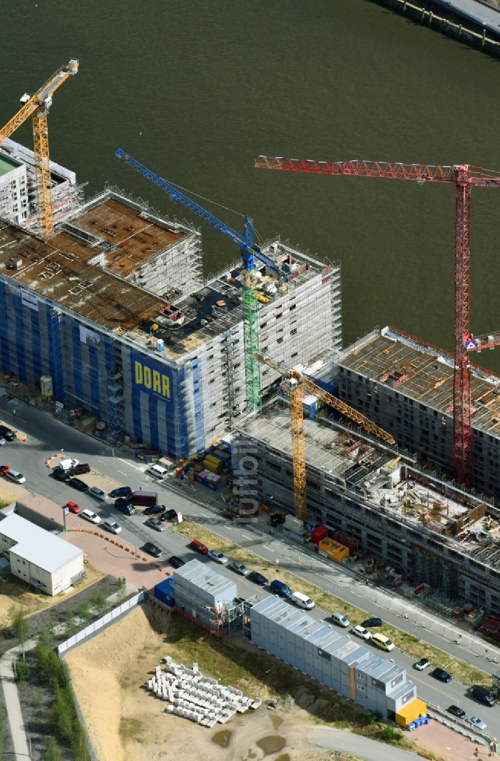 Hamburg von oben - Baustelle zum Neubau der Hotelanlage JUFA Hotel Hamburg in der Hafencity an der Versmannstraße in Hamburg, Deutschland