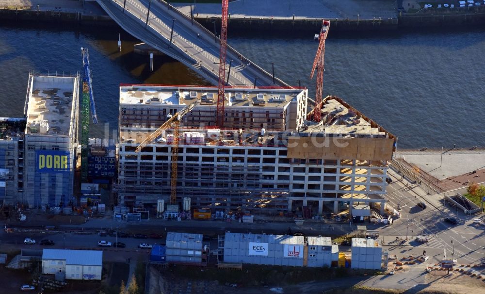 Hamburg aus der Vogelperspektive: Baustelle zum Neubau der Hotelanlage JUFA Hotel Hamburg in der Hafencity an der Versmannstraße in Hamburg, Deutschland