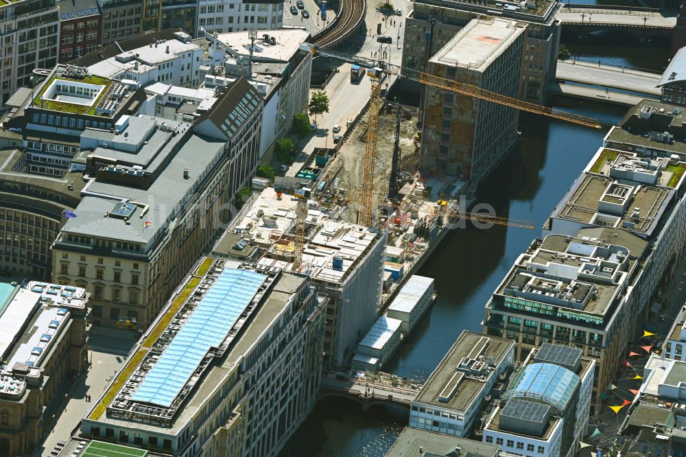 Luftbild Hamburg - Baustelle zum Neubau der Hotelanlage am Kanal Alsterfleet im Ortsteil Altstadt in Hamburg, Deutschland