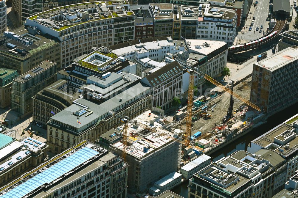 Hamburg aus der Vogelperspektive: Baustelle zum Neubau der Hotelanlage am Kanal Alsterfleet im Ortsteil Altstadt in Hamburg, Deutschland