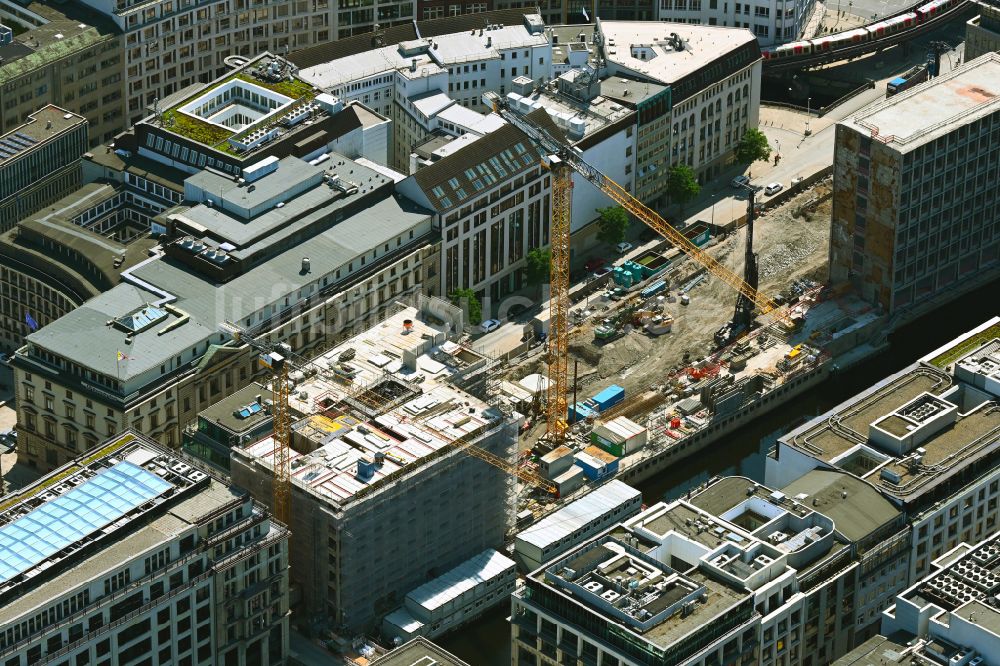 Luftbild Hamburg - Baustelle zum Neubau der Hotelanlage am Kanal Alsterfleet im Ortsteil Altstadt in Hamburg, Deutschland