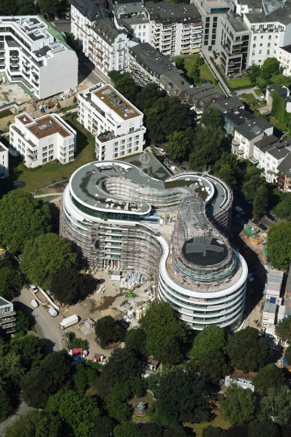 Hamburg aus der Vogelperspektive: Baustelle zum Neubau der Hotelanlage Luxushotel The Fontenay an der Außenalster im Stadtteil Rotherbaum in Hamburg