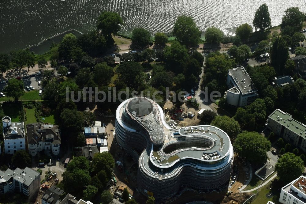 Hamburg aus der Vogelperspektive: Baustelle zum Neubau der Hotelanlage Luxushotel The Fontenay an der Außenalster im Stadtteil Rotherbaum in Hamburg