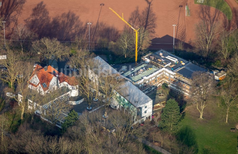 Herne von oben - Baustelle zum Neubau der Hotelanlage Parkhotel Herne an der Schaeferstraße in Herne im Bundesland Nordrhein-Westfalen, Deutschland