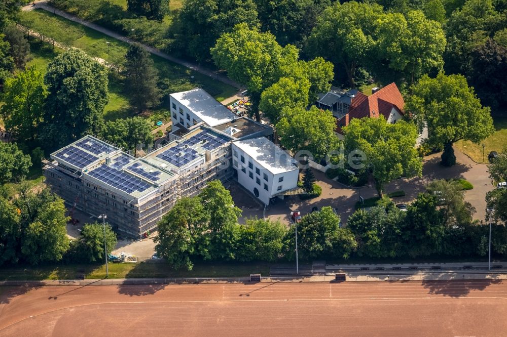 Herne aus der Vogelperspektive: Baustelle zum Neubau der Hotelanlage Parkhotel Herne an der Schaeferstraße in Herne im Bundesland Nordrhein-Westfalen, Deutschland