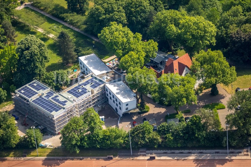 Luftbild Herne - Baustelle zum Neubau der Hotelanlage Parkhotel Herne an der Schaeferstraße in Herne im Bundesland Nordrhein-Westfalen, Deutschland