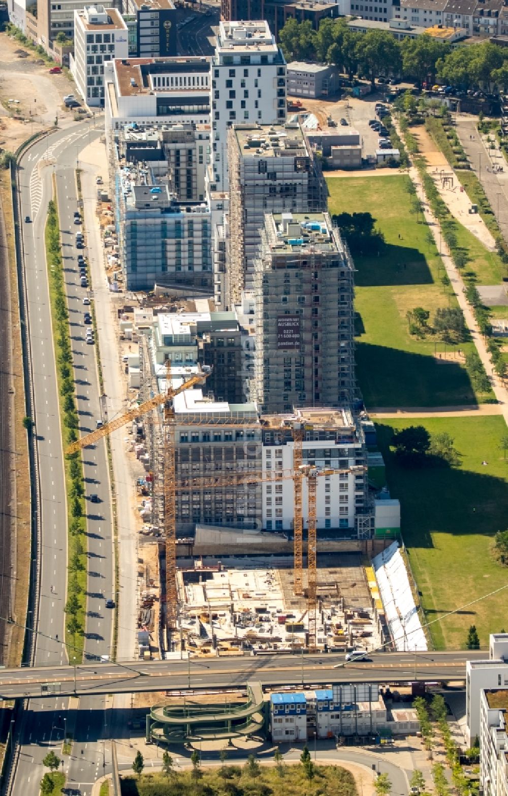 Düsseldorf aus der Vogelperspektive: Baustelle zum Neubau der Hotelanlage LE QUARTIER CENTRAL in Düsseldorf im Bundesland Nordrhein-Westfalen