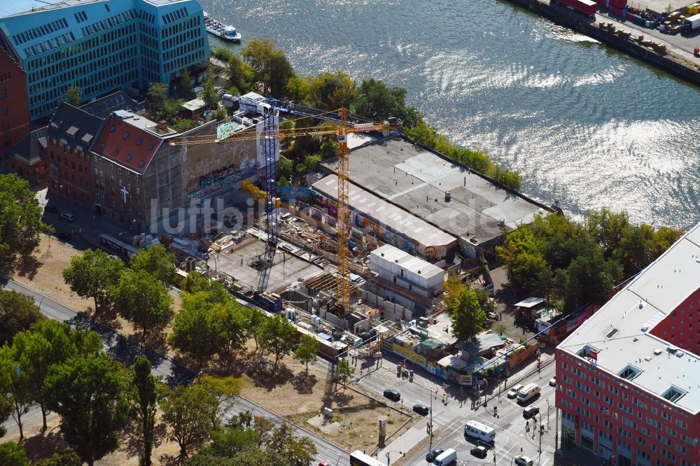 Berlin aus der Vogelperspektive: Baustelle zum Neubau der Hotelanlage Stralauer Platz - An der Schillingbrücke im Ortsteil Friedrichshain in Berlin, Deutschland