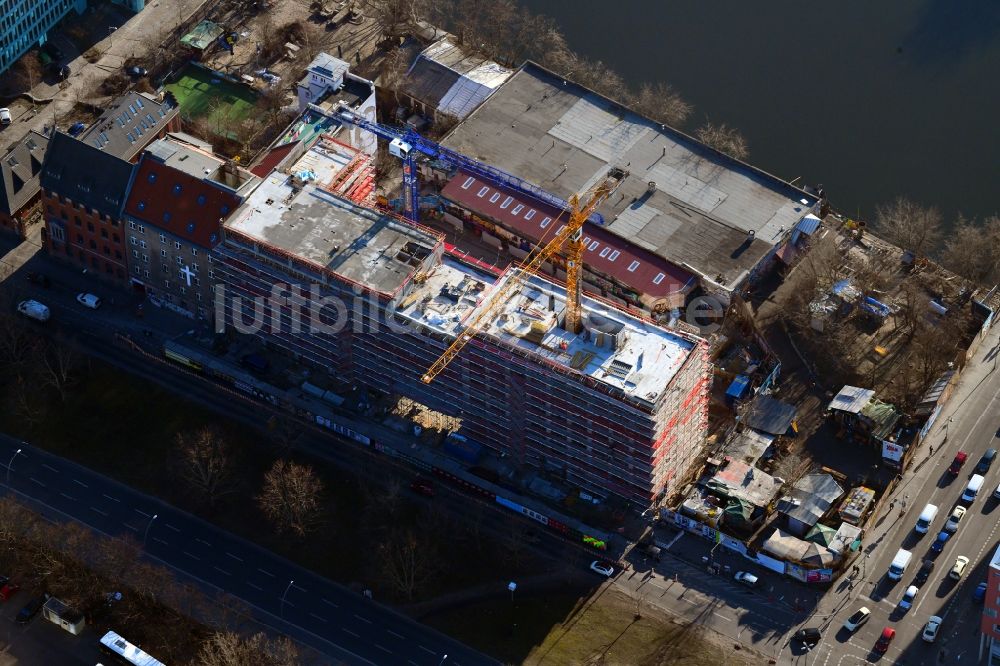 Berlin aus der Vogelperspektive: Baustelle zum Neubau der Hotelanlage Stralauer Platz - An der Schillingbrücke im Ortsteil Friedrichshain in Berlin, Deutschland