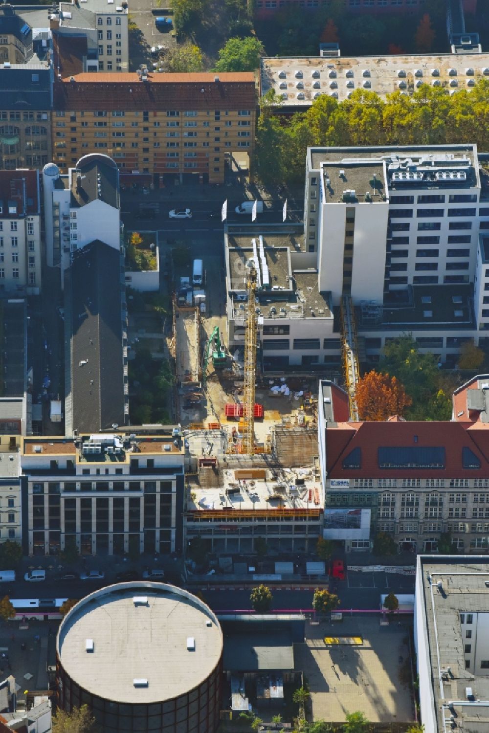 Luftbild Berlin - Baustelle zum Neubau der IDEAL Versicherung AG Aktiengesellschaft an der Zimmerstraße im Ortsteil Mitte in Berlin, Deutschland